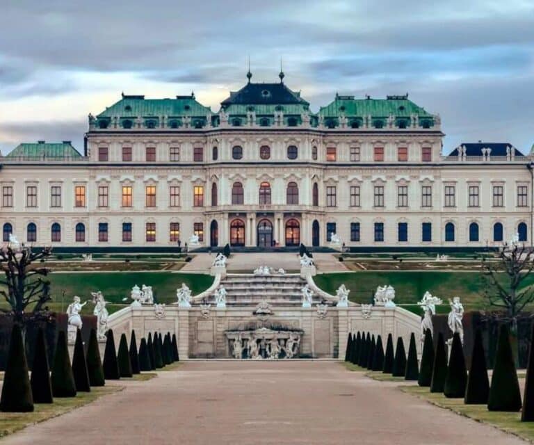 Belvedere müzesi sarayının dışarıdan görüntüsü