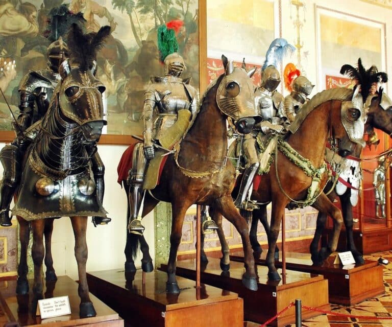 Hermitage müzesinde şovalye heykelleri