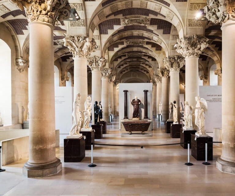 Louvre müzesi heykel salonu