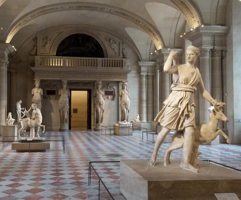 Louvre müzesi heykel salonu