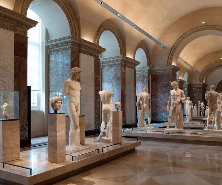 Louvre müzesi heykel salonu