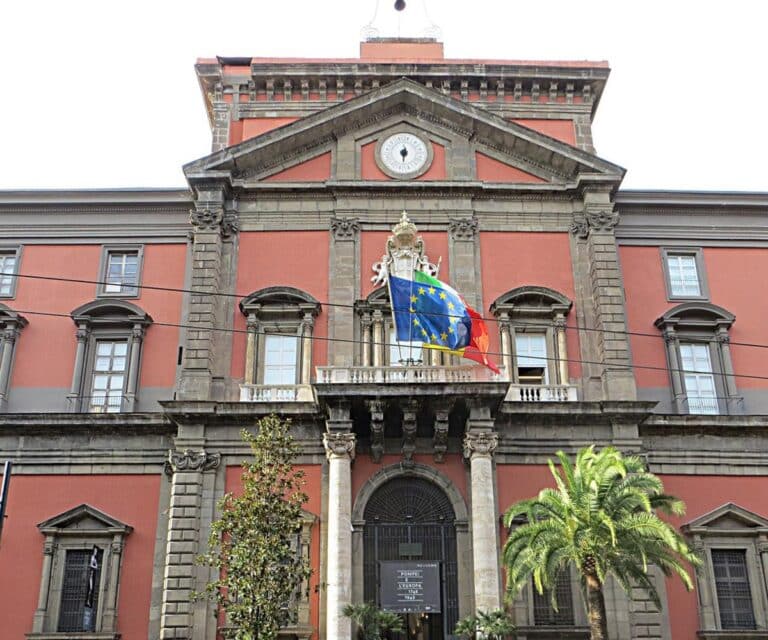 Napoli arkeoloji müzesi binası