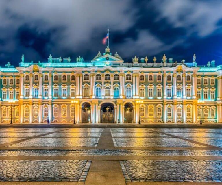 Hermitage müzesi gece görüntüsü